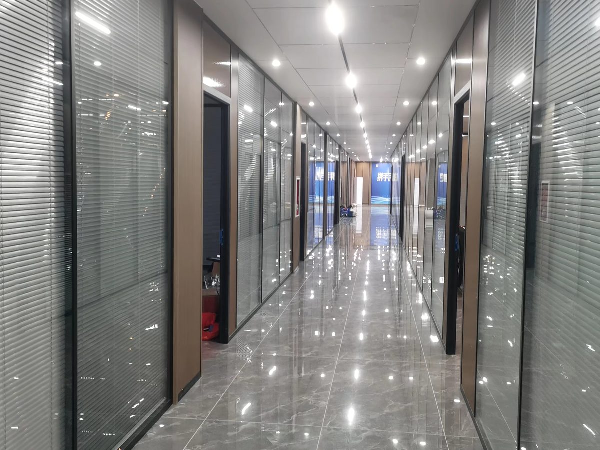 湛江工装装修工程实拍，现场施工实景，爱果儿装饰直管工班